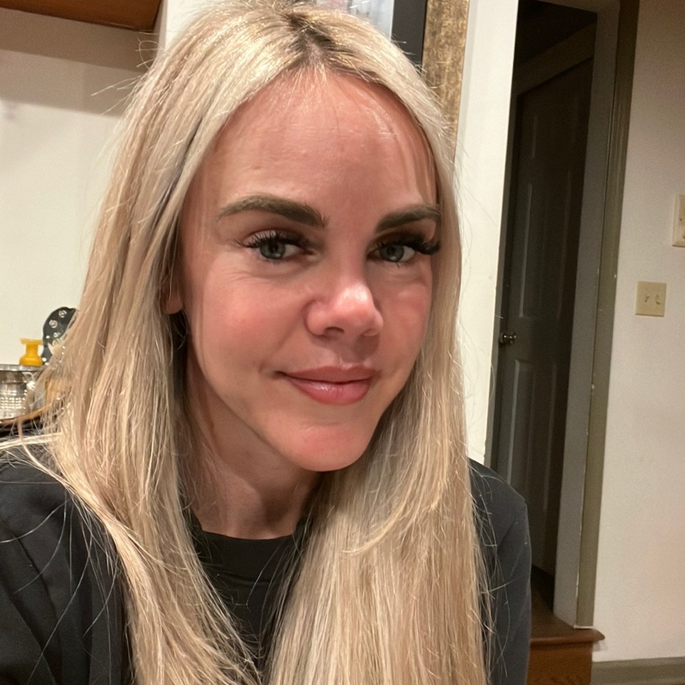 Meet your Posher, Mia